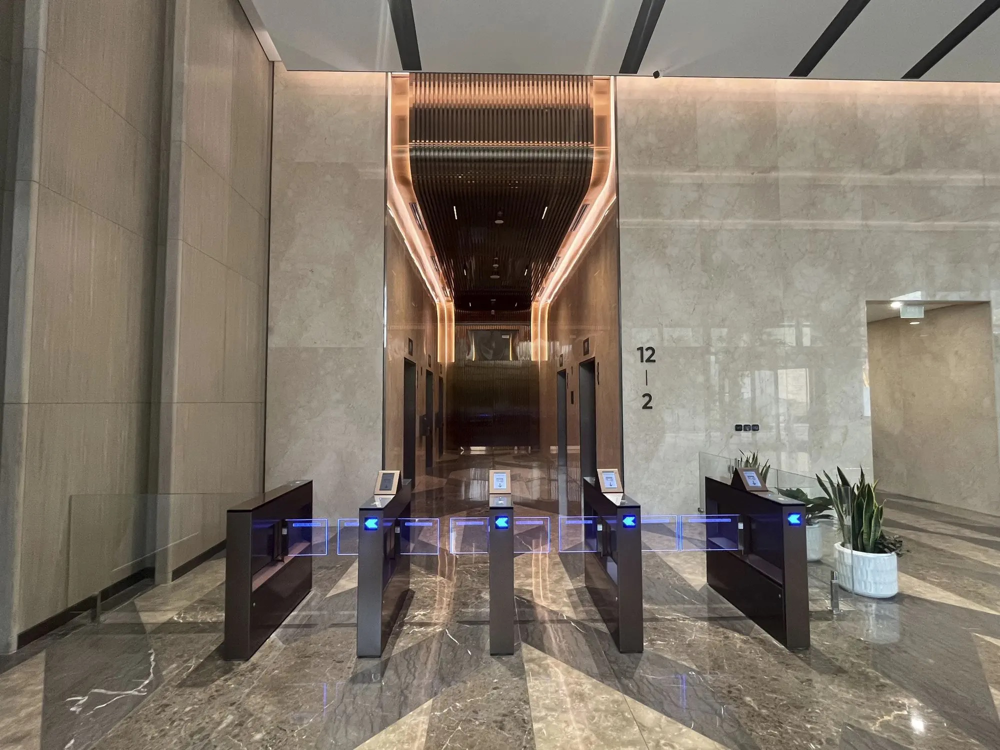 Torniquetes y control de acceso en lobby